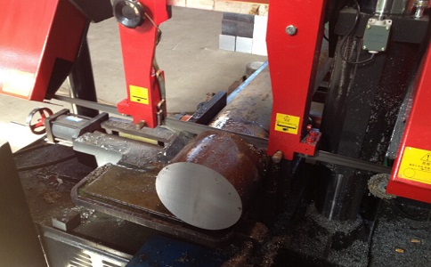 雨花卧式带锯床加工时出现明显振荡如何排查？